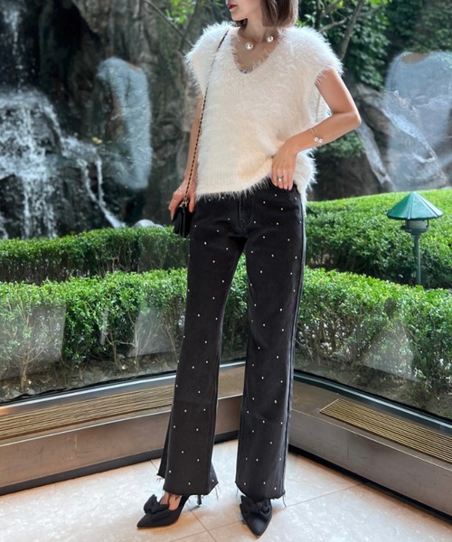 Re:EDIT（リエディ）の「[2023A/W COLLECTION]Vネックフェザーシャギーニットベスト（ベスト・レディース・ブラック/グレー/ホワイト・MEDIUM/LARGE）」の4枚目の写真