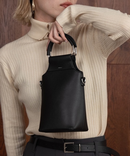 Amiur(エミレ)の「double face button slit knit(ニット/セーター・レディース・ブラウン/アイボリー・FREE)」の4枚目の写真