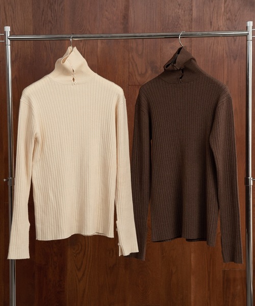 Amiur（エミレ）の「double face button slit knit（ニット/セーター