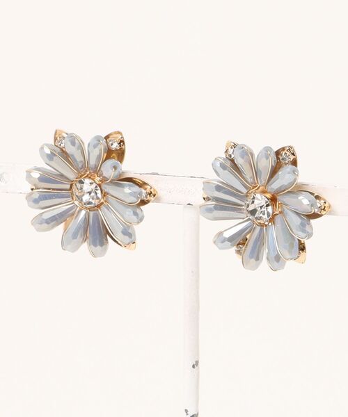 tone(トーン)の「【charme by pimo 】マーガレット ビーズ 花 ピアス(MA)(ピアス(両耳用)・レディース・クリア/ピンク/レッド/グリーン/ホワイト/イエロー/ライトパープル/ベージュ/ブルー系その他2/ライトブルー/ブラック/ブルー/ライトグリーン/ダークパープル/ブルー系その他/オレンジ/ネイビー/ライトグレー/ブルー系2・FREE)」の10枚目の写真