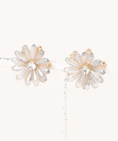 tone(トーン)の「【charme by pimo 】マーガレット ビーズ 花 ピアス(MA)(ピアス(両耳用)・レディース・クリア/ピンク/レッド/グリーン/ホワイト/イエロー/ライトパープル/ベージュ/ブルー系その他2/ライトブルー/ブラック/ブルー/ライトグリーン/ダークパープル/ブルー系その他/オレンジ/ネイビー/ライトグレー/ブルー系2・FREE)」の3枚目の写真
