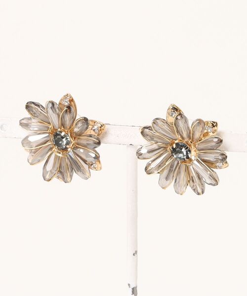 tone(トーン)の「【charme by pimo 】マーガレット ビーズ 花 ピアス(MA)(ピアス(両耳用)・レディース・クリア/ピンク/レッド/グリーン/ホワイト/イエロー/ライトパープル/ベージュ/ブルー系その他2/ライトブルー/ブラック/ブルー/ライトグリーン/ダークパープル/ブルー系その他/オレンジ/ネイビー/ライトグレー/ブルー系2・FREE)」の2枚目の写真