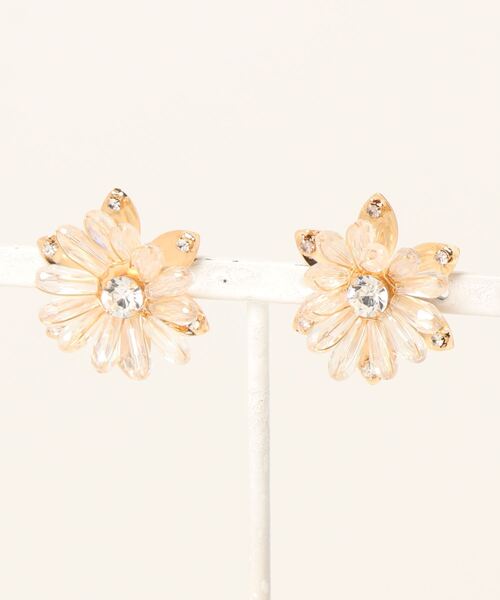 マーガレットピアス　片耳　花芯黄&花びら白 マーガレットピアス 片耳 花芯黄&花びら白
