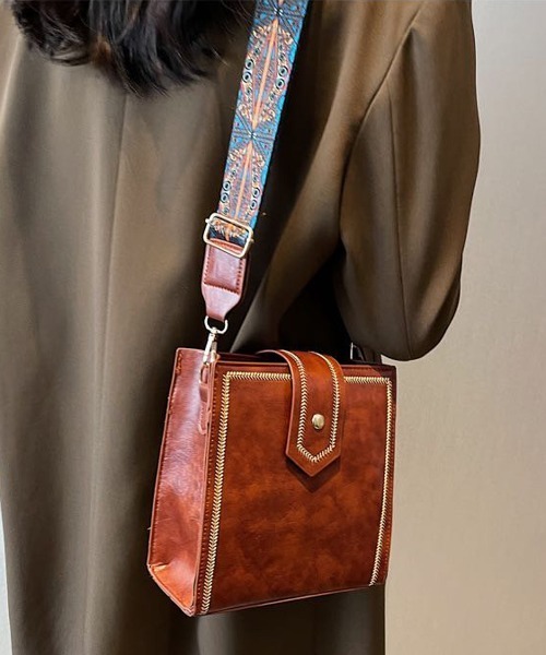 Port(ポート)の「アンティーク調 スクエアショルダー バッグ #_(ショルダーバッグ・レディース・ブラック/ダークブラウン/ライトブラウン・FREE)」の11枚目の写真