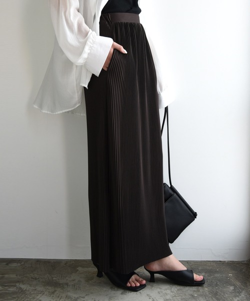 and it_（アンドイット）の「セルフカットプリーツスカート（スカート・レディース・ダークオレンジ/ピンクベージュ/ブラック/チョコ/グリーン/ブラウン/ライトオリーブ/イエロー/パープル/ライトブルー・FREE）」の3枚目の写真