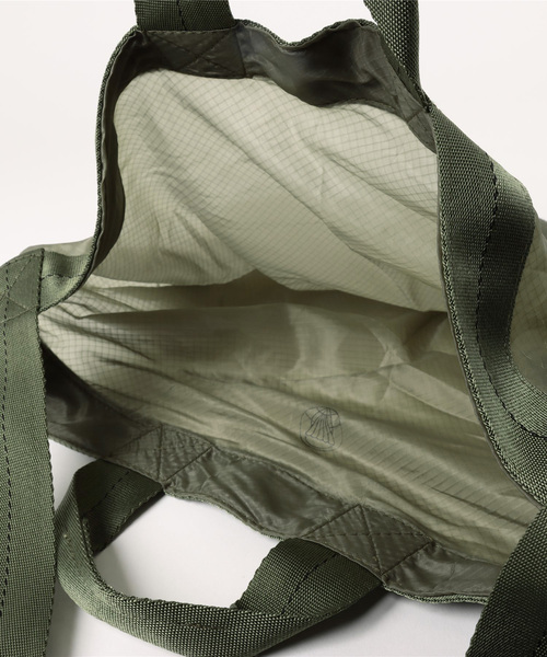 PUEBCO(プエブコ)の「VINTAGE PARACHUTE LIGHT 2-WAY BAG(ショルダーバッグ・メンズ・オリーブ/ホワイト/ブルー・ONE SIZE)」の8枚目の写真