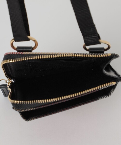 BLUE LABEL CRESTBRIDGE（ブルーレーベルクレストブリッジ）の「クレストブリッジチェックPVCスマホポシェット（スマホケース/カバー・レディース・レッド/ベージュ系その他/オレンジ系その他/ロイヤルブルー・FREE）」の14枚目の写真