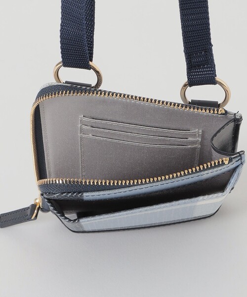 BLUE LABEL CRESTBRIDGE（ブルーレーベルクレストブリッジ）の「クレストブリッジチェックPVCスマホポシェット（スマホケース/カバー・レディース・レッド/ベージュ系その他/オレンジ系その他/ロイヤルブルー・FREE）」の7枚目の写真