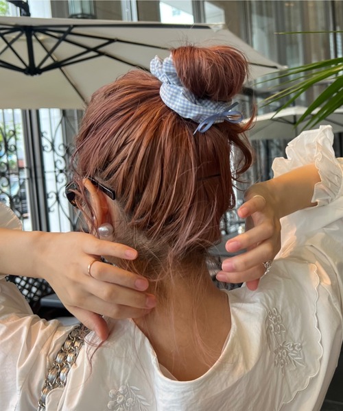 JUMELLE(ジュメロ)の「【4色展開】check shushu(シュシュ・レディース・ブラック/レッド/ピンク/ブルー・FREE)」の2枚目の写真