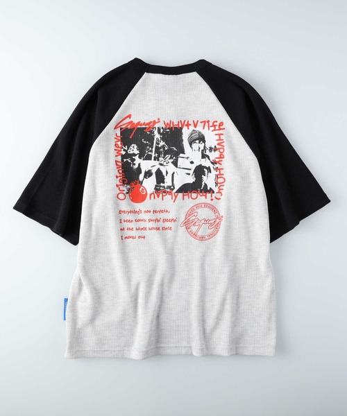 SEQUENZ（シークエンズ）の「フォトカレッジラグランＴ（Tシャツ/カットソー・メンズ・レッド/ブラック・L/XL/M）」の2枚目の写真