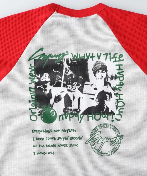 SEQUENZ（シークエンズ）の「フォトカレッジラグランＴ（Tシャツ/カットソー・メンズ・レッド/ブラック・L/XL/M）」の4枚目の写真