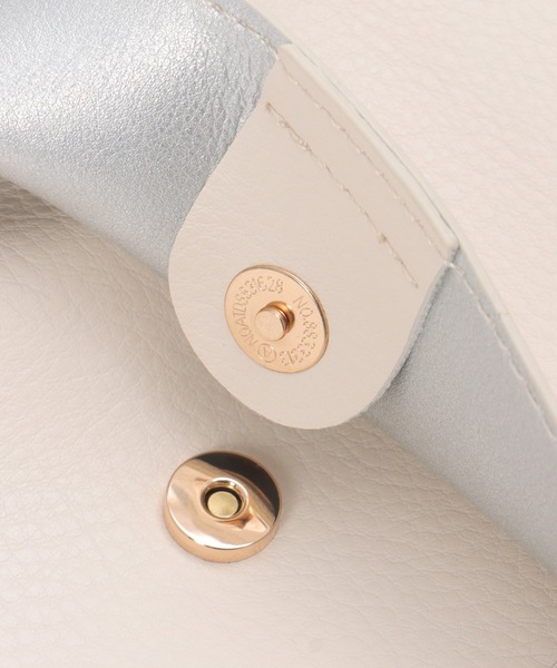 ikka(イッカ)の「【雑誌InRed4月号掲載】三層ミニショルダーバッグ(ショルダーバッグ・レディース・オフホワイト/ブラック/シルバーグレー/ベージュ/その他1/その他2/キャメル/グレイッシュベージュ/ライトグレー・FREE)」の12枚目の写真