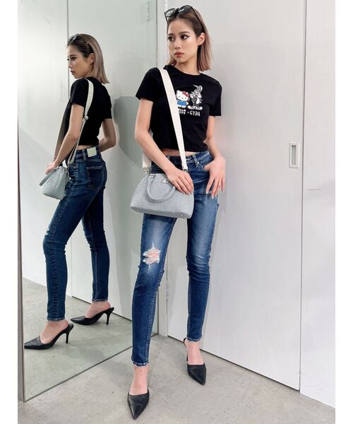 GYDA(ジェイダ)の「ミドルウエスト UNEVEN POCKET ダメージスキニーデニムパンツ(デニムパンツ・レディース・ブルー/ライトブルー・X-SMALL/SMALL/MEDIUM)」の22枚目の写真