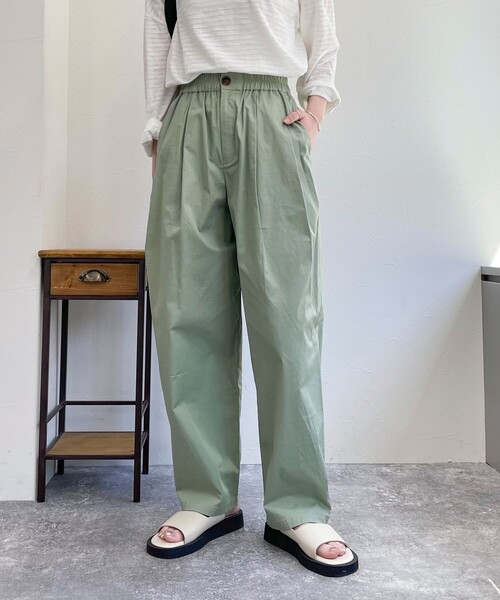 fredy emue（フレディエミュ）の「エアータンブラーギャザーボリュームパンツ（その他パンツ・レディース・オフホワイト/ブラック/ライトグリーン・38/36）」の3枚目の写真