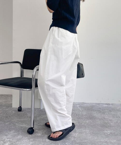 fredy emue（フレディエミュ）の「エアータンブラーギャザーボリュームパンツ（その他パンツ・レディース・オフホワイト/ブラック/ライトグリーン・38/36）」の10枚目の写真