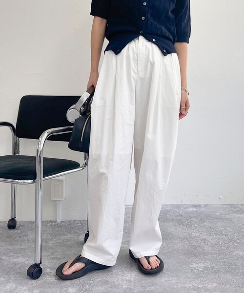 fredy emue（フレディエミュ）の「エアータンブラーギャザーボリュームパンツ（その他パンツ・レディース・オフホワイト/ブラック/ライトグリーン・38/36）」の11枚目の写真