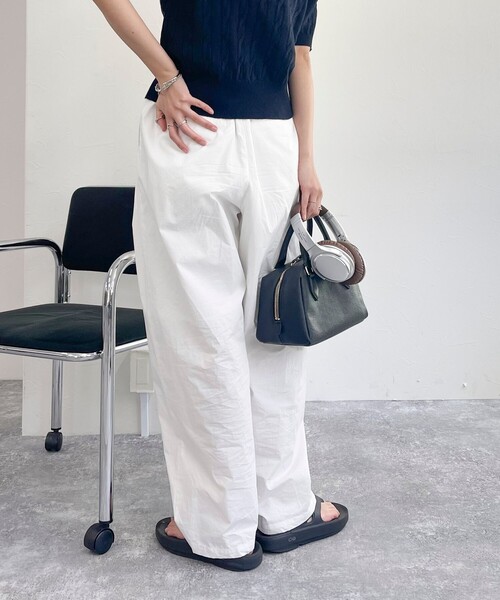 fredy emue（フレディエミュ）の「エアータンブラーギャザーボリュームパンツ（その他パンツ・レディース・オフホワイト/ブラック/ライトグリーン・38/36）」の12枚目の写真