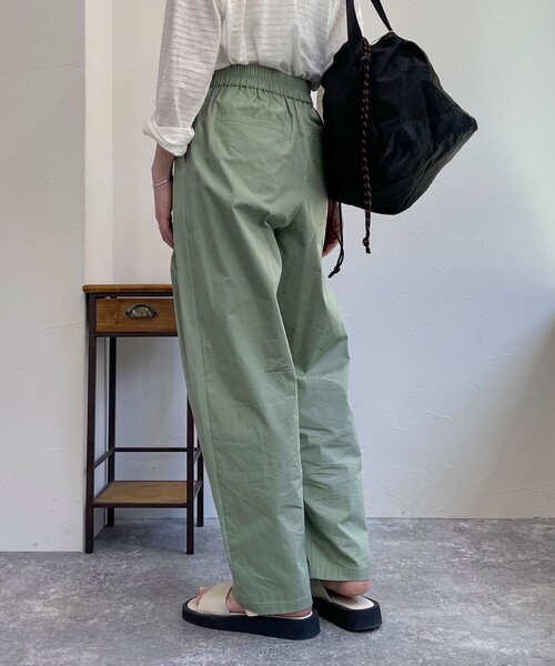 fredy emue（フレディエミュ）の「エアータンブラーギャザーボリュームパンツ（その他パンツ・レディース・オフホワイト/ブラック/ライトグリーン・38/36）」の19枚目の写真