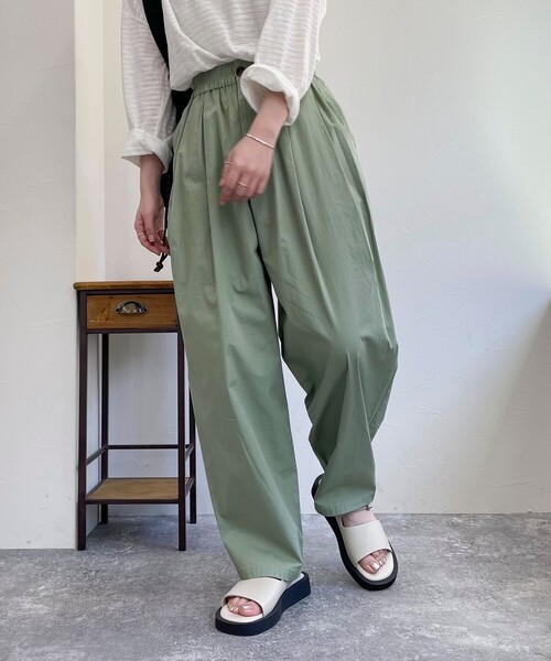 fredy emue（フレディエミュ）の「エアータンブラーギャザーボリュームパンツ（その他パンツ・レディース・オフホワイト/ブラック/ライトグリーン・38/36）」の21枚目の写真