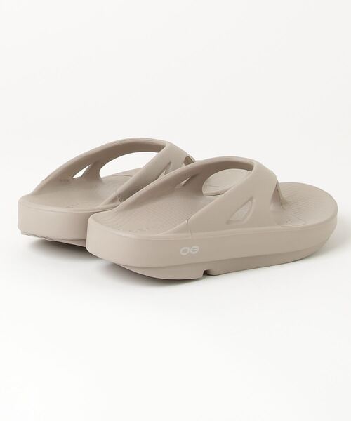 OOFOS（ウーフォス）の「OOFOS/Ooriginal－Nomad（サンダル・レディース・グレー系その他4・23/24/25）」の2枚目の写真