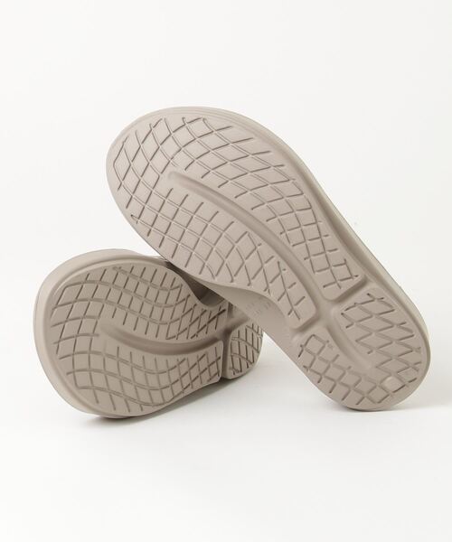 OOFOS（ウーフォス）の「OOFOS/Ooriginal－Nomad（サンダル・レディース・グレー系その他4・23/24/25）」の3枚目の写真