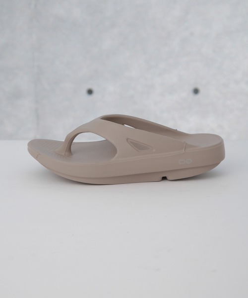 OOFOS（ウーフォス）の「OOFOS/Ooriginal－Nomad（サンダル・レディース・グレー系その他4・23/24/25）」の5枚目の写真