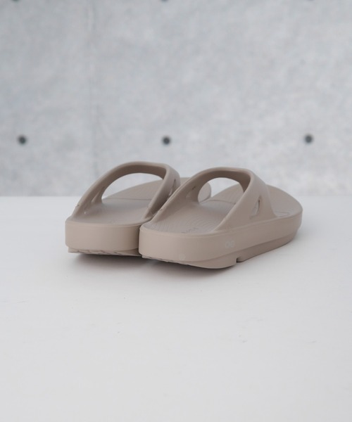 OOFOS（ウーフォス）の「OOFOS/Ooriginal－Nomad（サンダル・レディース・グレー系その他4・23/24/25）」の6枚目の写真