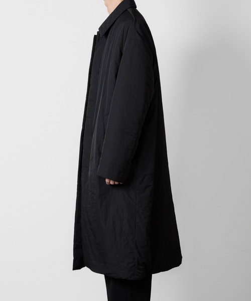 ATTACHMENT(アタッチメント)の「ナイロンタフタ パディングバルカラーコート / NY TAFFETA PADDING BALLCOLLAR COAT(ステンカラーコート・メンズ・ブラック・3/2/1)」の3枚目の写真