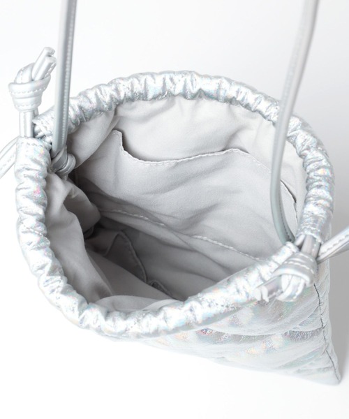 ALAND（エーランド）の「ALAND／メタリックキルトミニBAG（ショルダーバッグ・レディース・ピンク系その他/シルバー系その他・ONE SIZE）」の5枚目の写真