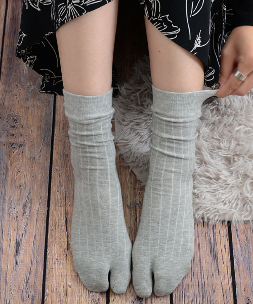 Mayree(メイリー)の「【float】ベーシック リブ クルー丈 2本指/足袋ソックス(ソックス/靴下・レディース・ブラック/グレー/チャコール/オフホワイト・FREE)」の3枚目の写真