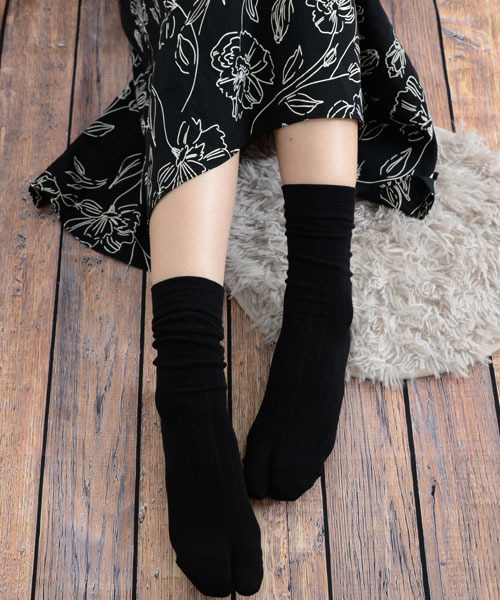 Mayree(メイリー)の「【float】ベーシック リブ クルー丈 2本指/足袋ソックス(ソックス/靴下・レディース・ブラック/グレー/チャコール/オフホワイト・FREE)」の2枚目の写真