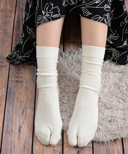 Mayree(メイリー)の「【float】ベーシック リブ クルー丈 2本指/足袋ソックス(ソックス/靴下・レディース・ブラック/グレー/チャコール/オフホワイト・FREE)」の5枚目の写真