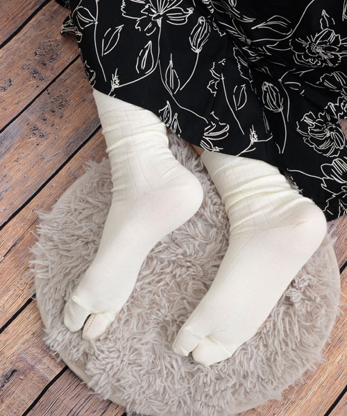 Mayree(メイリー)の「【float】ベーシック リブ クルー丈 2本指/足袋ソックス(ソックス/靴下・レディース・ブラック/グレー/チャコール/オフホワイト・FREE)」の6枚目の写真