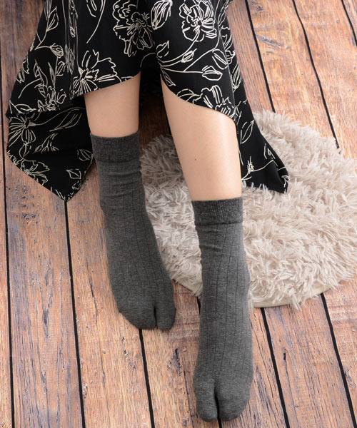 Mayree(メイリー)の「【float】ベーシック リブ クルー丈 2本指/足袋ソックス(ソックス/靴下・レディース・ブラック/グレー/チャコール/オフホワイト・FREE)」の12枚目の写真