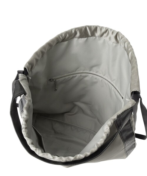 HIROKO HAYASHI（ヒロコハヤシ）の「LUINI SATINE（ルイーニ サティーネ）2wayナップサック（バックパック/リュック・レディース・ブラック/ダークオリーブ/ダークグレー/サンドベージュ/ライトグレー・00）」の12枚目の写真