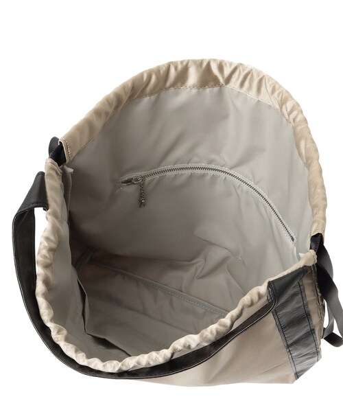 HIROKO HAYASHI（ヒロコハヤシ）の「LUINI SATINE（ルイーニ サティーネ）2wayナップサック（バックパック/リュック・レディース・ブラック/ダークオリーブ/ダークグレー/サンドベージュ/ライトグレー・00）」の14枚目の写真