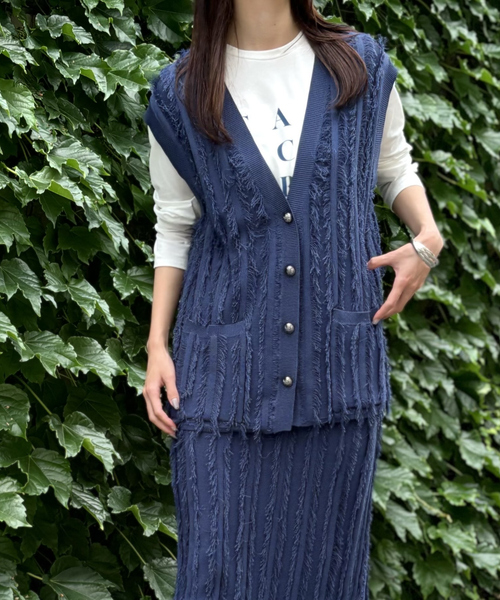 abahouse mavie(アバハウスマヴィ)の「【セットアップ対応】フリンジニットジレ/ベスト/冬服(ベスト・レディース・ブラック/ブルー・フリー)」の19枚目の写真