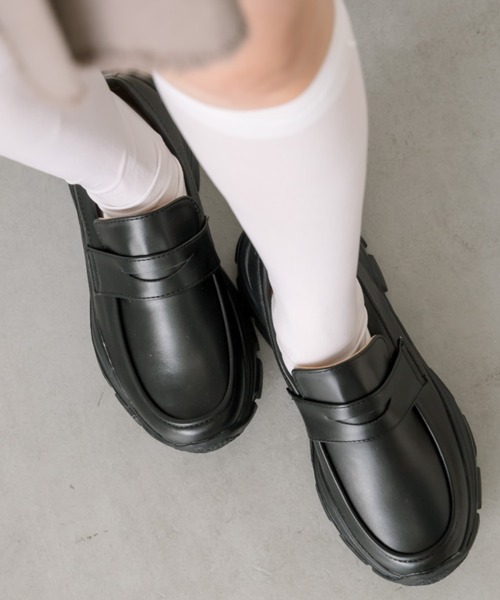 OLIVE des OLIVE(オリーブデオリーブ)の「スニーカーソールローファー(ローファー・レディース・ブラック/アイボリー・X-LARGE/LARGE/MEDIUM/SMALL)」の7枚目の写真