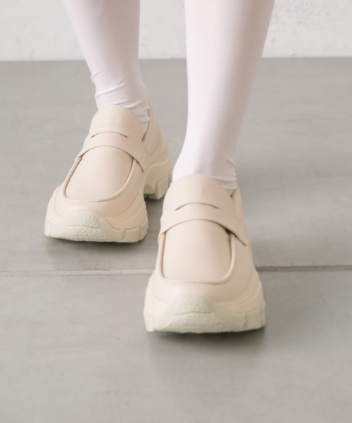 OLIVE des OLIVE(オリーブデオリーブ)の「スニーカーソールローファー(ローファー・レディース・ブラック/アイボリー・X-LARGE/LARGE/MEDIUM/SMALL)」の6枚目の写真