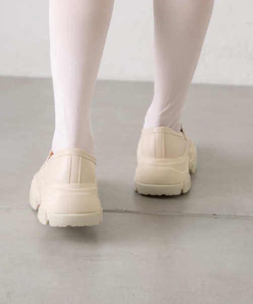 OLIVE des OLIVE(オリーブデオリーブ)の「スニーカーソールローファー(ローファー・レディース・ブラック/アイボリー・X-LARGE/LARGE/MEDIUM/SMALL)」の4枚目の写真