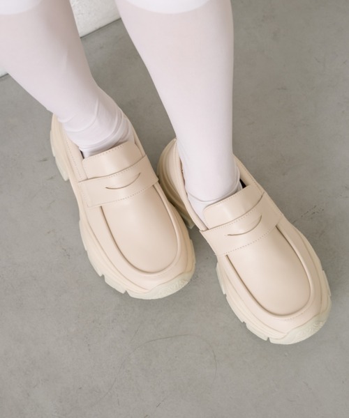 OLIVE des OLIVE(オリーブデオリーブ)の「スニーカーソールローファー(ローファー・レディース・ブラック/アイボリー・X-LARGE/LARGE/MEDIUM/SMALL)」の3枚目の写真