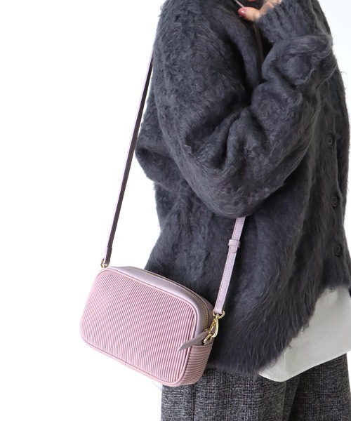 Three Four Time（ｽﾘｰﾌｫｰﾀｲﾑ）の「トリムレザーwater proofプリーツショルダー（ショルダーバッグ・レディース・パープル/ブラウン・FREE）」の2枚目の写真