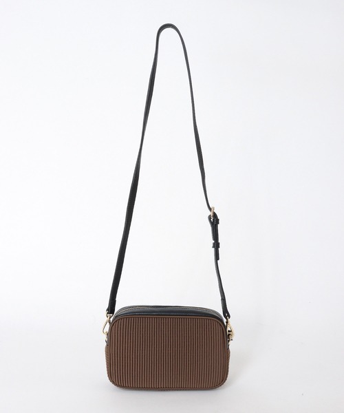 Three Four Time（ｽﾘｰﾌｫｰﾀｲﾑ）の「トリムレザーwater proofプリーツショルダー（ショルダーバッグ・レディース・パープル/ブラウン・FREE）」の4枚目の写真