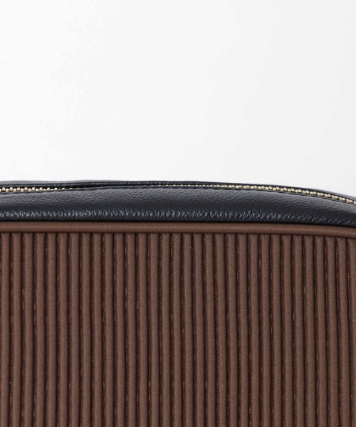 Three Four Time（ｽﾘｰﾌｫｰﾀｲﾑ）の「トリムレザーwater proofプリーツショルダー（ショルダーバッグ・レディース・パープル/ブラウン・FREE）」の5枚目の写真