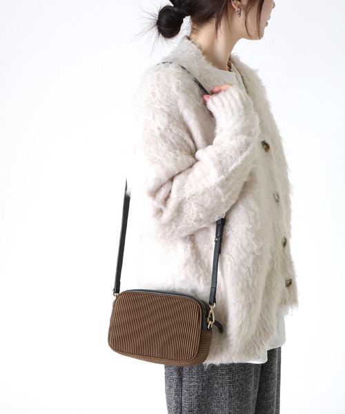 Three Four Time（ｽﾘｰﾌｫｰﾀｲﾑ）の「トリムレザーwater proofプリーツショルダー（ショルダーバッグ・レディース・パープル/ブラウン・FREE）」の16枚目の写真