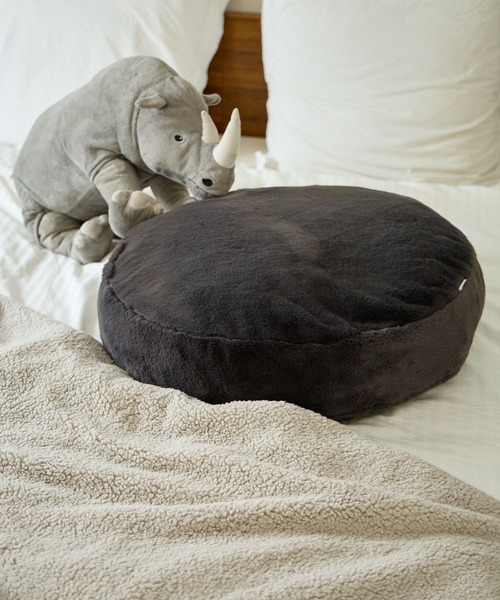 BAYFLOW（ベイフロー）の「[滑らかなファーの肌触り]BFファーサークルクッション55cm（クッション/クッションカバー・レディース・グレー/チャコール・00）」の3枚目の写真