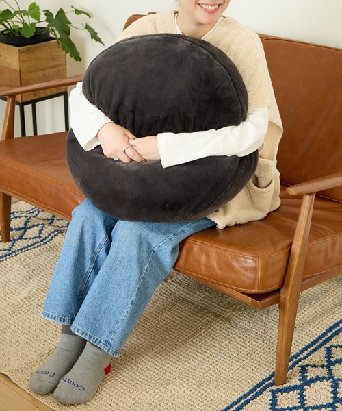 BAYFLOW（ベイフロー）の「[滑らかなファーの肌触り]BFファーサークルクッション55cm（クッション/クッションカバー・レディース・グレー/チャコール・00）」の11枚目の写真