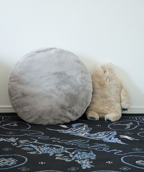 BAYFLOW（ベイフロー）の「[滑らかなファーの肌触り]BFファーサークルクッション55cm（クッション/クッションカバー・レディース・グレー/チャコール・00）」の10枚目の写真