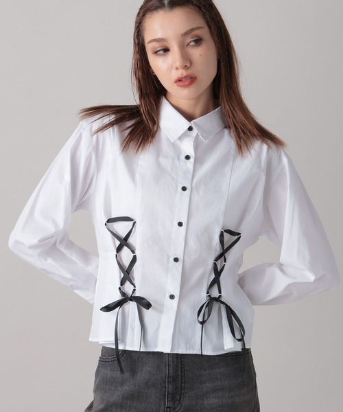 FOREVER 21（フォーエバー トゥエンティーワン）の「【2024FW】レースアップデザインシャツ（シャツ/ブラウス・レディース・オフホワイト/グレー・FREE）」の2枚目の写真