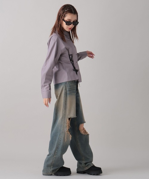 FOREVER 21（フォーエバー トゥエンティーワン）の「【2024FW】レースアップデザインシャツ（シャツ/ブラウス・レディース・オフホワイト/グレー・FREE）」の4枚目の写真